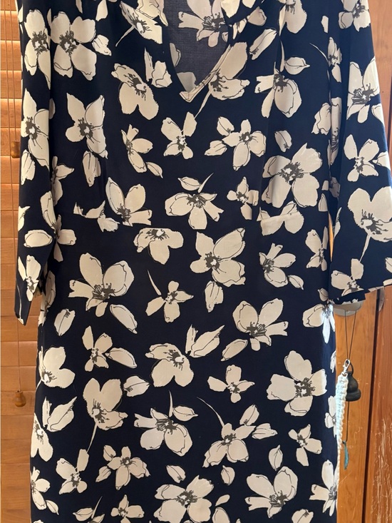 J. Jill Dresses & Skirts - J. Jill Navy and White Floral V-Neck Dress